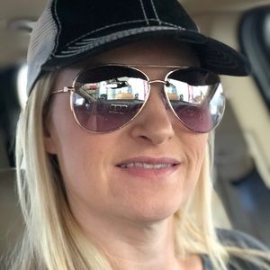 Meet your Posher, April